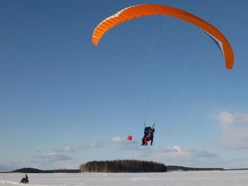 Tandemlento varjoliitimellä | Kiikala