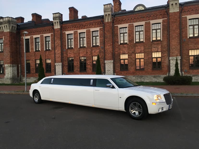 Kiertoajelu limusiinilla 1-8:lle | Tallinna