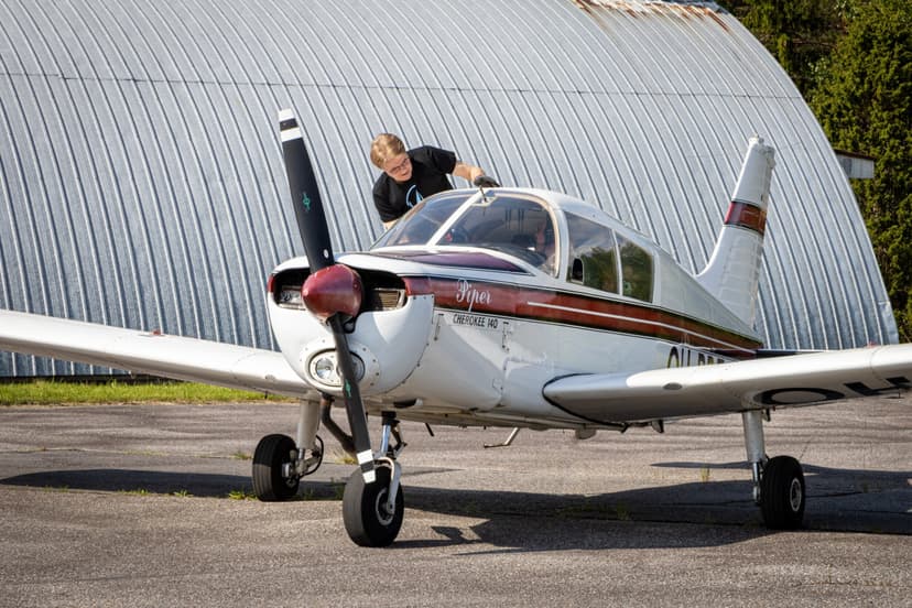 Esittelylento kolmelle | Eura