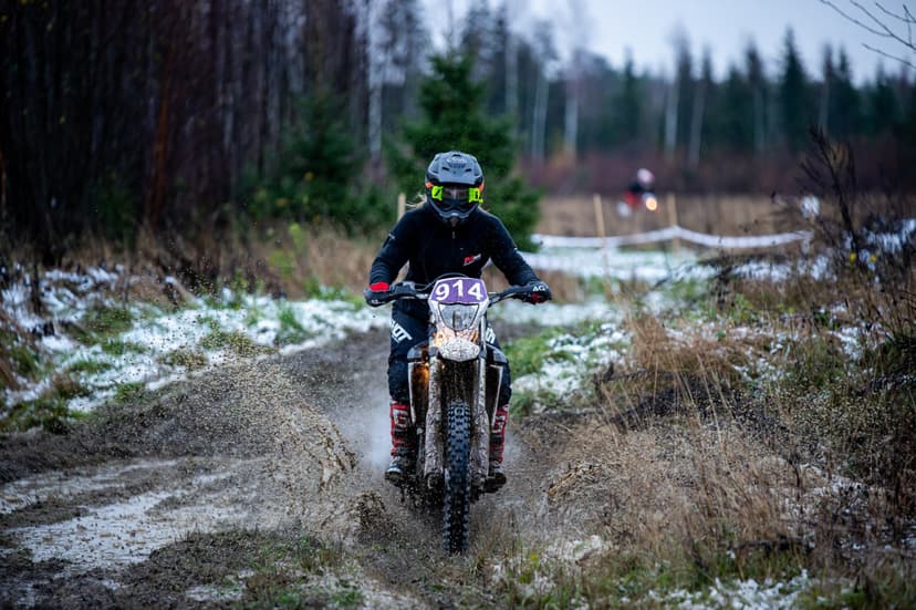 Enduro / Motocross -ajoelämys | Useampi paikkakunta