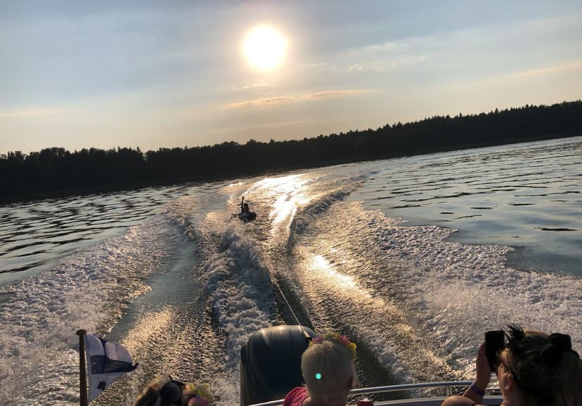 1 h saaristoristeily Helsingin edustalla (1-6 henkilöä) | Helsinki