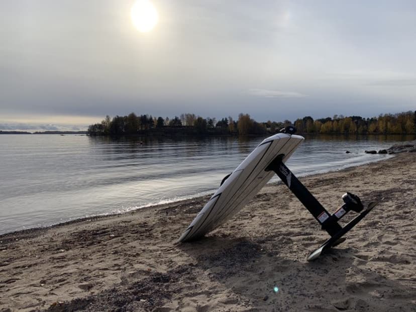 License to fly - eFoil alkeiskurssi kolmelle | Helsinki