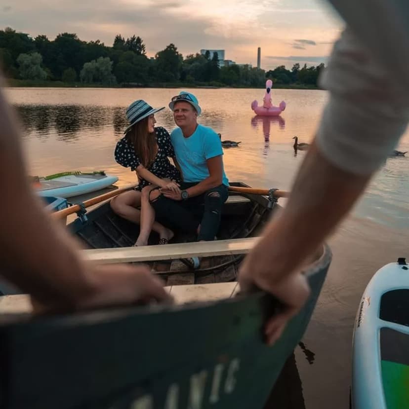 Soutuvene Töölönlahdella 2-4:lle | Helsinki