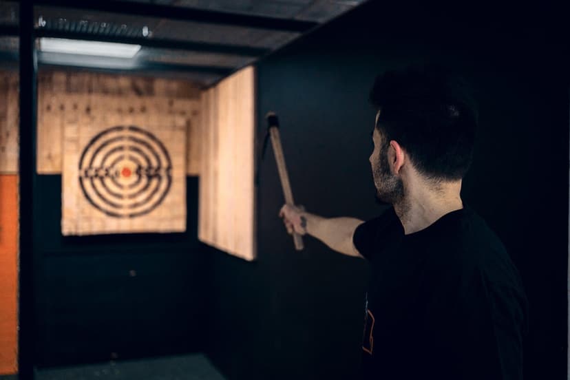 Kirveen- ja veitsenheitto (5-8 hlö) | Kuopio