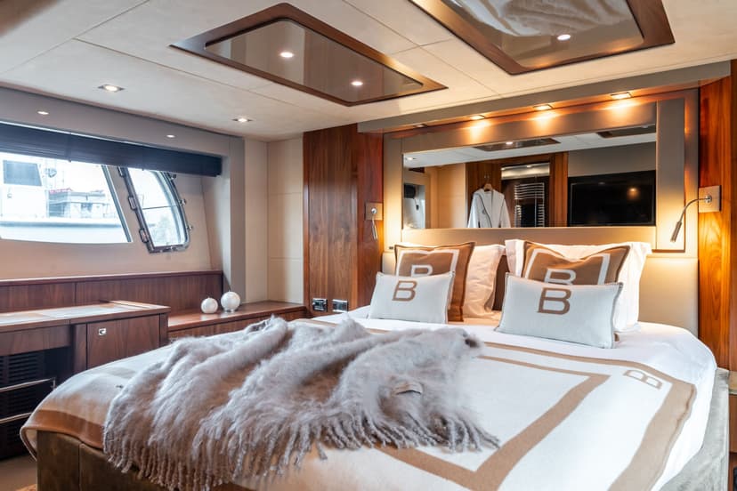 VIP-luksusjahti yksityiskäyttöön 2-15:lle (1h) | Helsinki