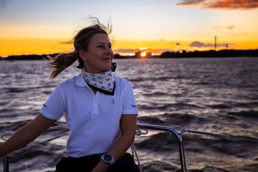 Päivä meren aalloilla luksuskatamaraanilla – yleisöpurjehdukset | Helsinki