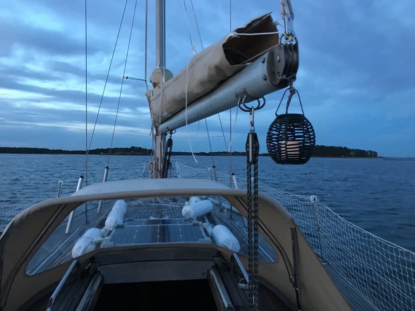 Iltapurjehdus Helsingin edustalla | Helsinki