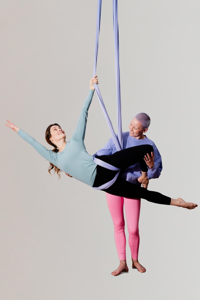 Akrobaattinen yksityistunti kahdelle - Pole4Fit | Helsinki | Espoo