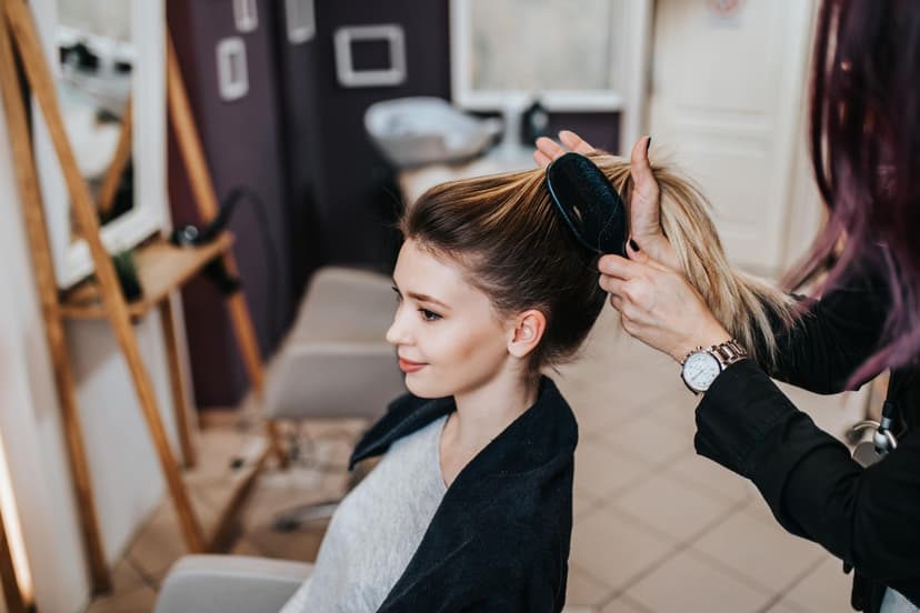 Lyhyiden hiusten värjäys | Helsinki