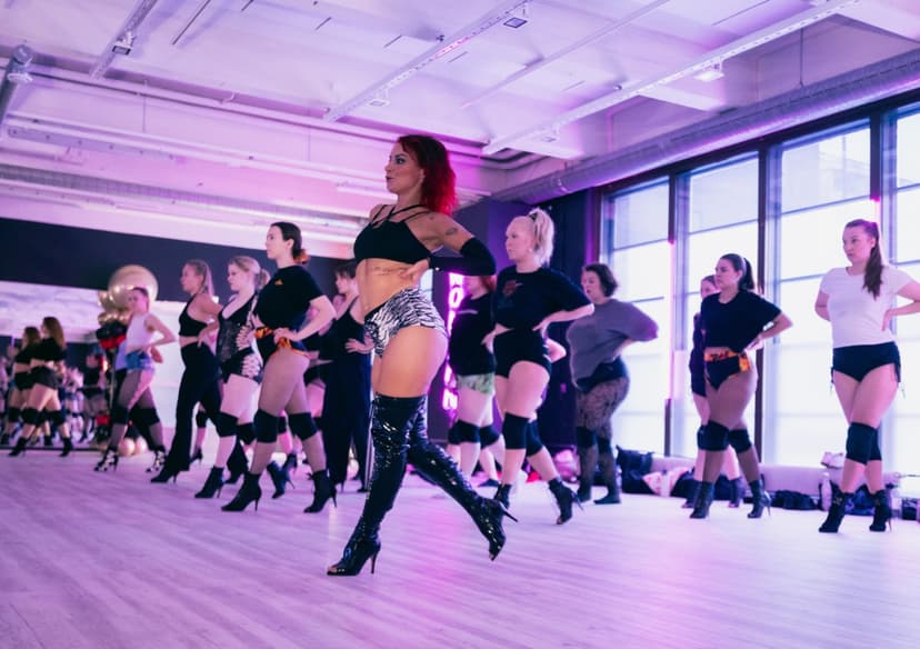 Tanssillinen elämystunti ystäväporukalle (31-45hlö) | Helsinki | Tampere